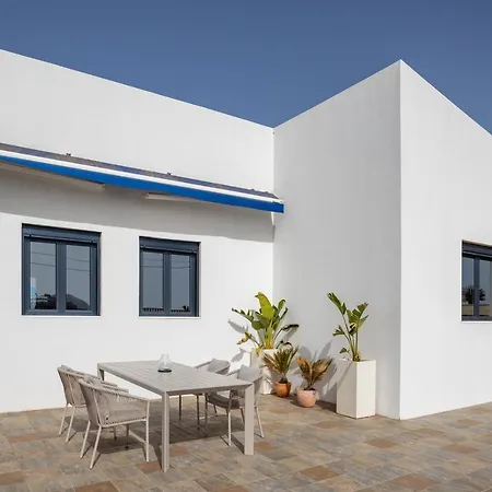 Villa Arizona - 3-bedroom House By The Sea *