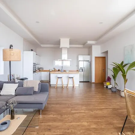 Villa Arizona - 3-bedroom House By The Sea *